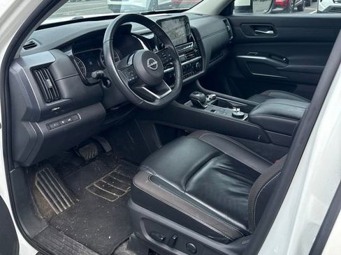 Used 2023 Nissan Pathfinder SL AWD/4WD image 9