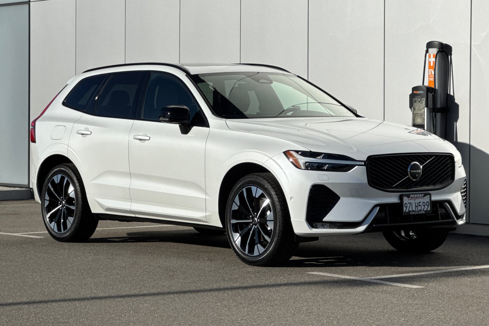 Used 2026 Volvo XC60 B5 Plus w/ Protection Package Premier AWD/4WD image 7