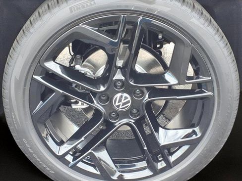 New 2026 Volkswagen Tiguan SE R-Line image 2