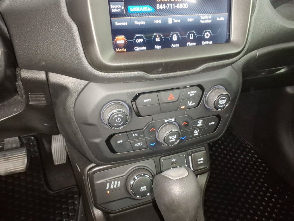 Used 2023 Jeep Renegade Altitude AWD/4WD image 22