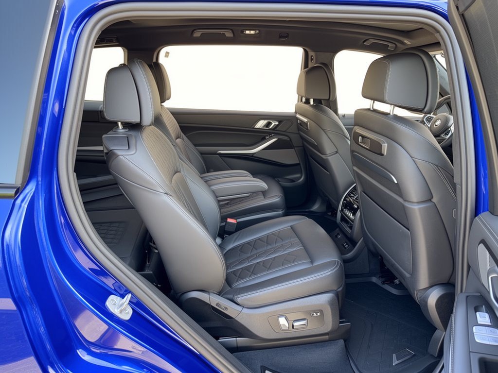 Used 2024 BMW X7 M60i w/ Executive Package AWD/4WD image 29