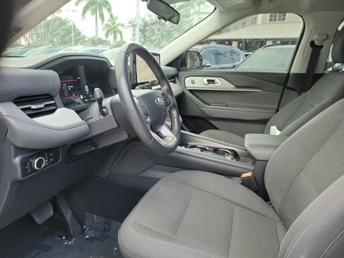 Used 2025 Ford Explorer Active RWD image 11