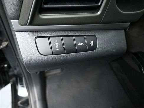 Used 2020 Hyundai Elantra SE w/ Cargo Package (C1) image 13