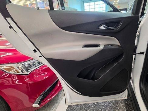 Used 2018 Chevrolet Equinox LS FWD image 27