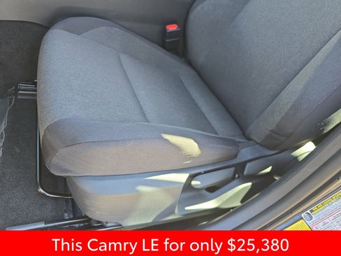 Used 2025 Toyota Camry LE image 34