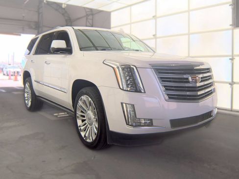 Used 2016 Cadillac Escalade Platinum AWD/4WD image 4