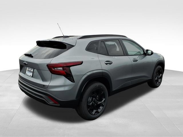New 2026 Chevrolet Trax LT w/ Midnight Edition FWD image 3