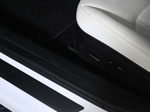 Used 2023 Tesla Model 3 Standard Range image 19