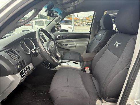 Used 2013 Toyota Tacoma Lifted Falken A/T Tires w/ SR5 Pkg image 9