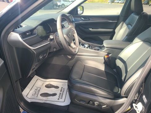 New 2025 Jeep Grand Cherokee Limited w/ Luxury Tech Group II image 11