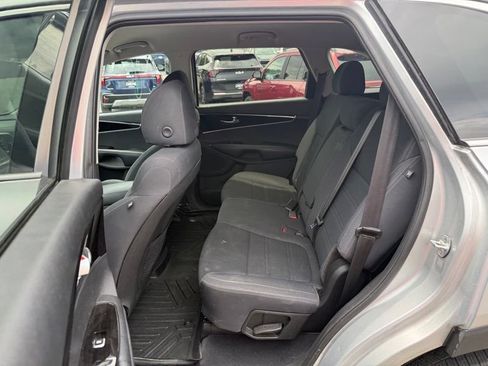 Used 2019 Kia Sorento AWD w/ LX Convenience Package image 10