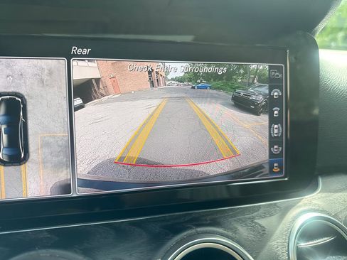 Used 2019 Mercedes-Benz E 300 4MATIC image 27