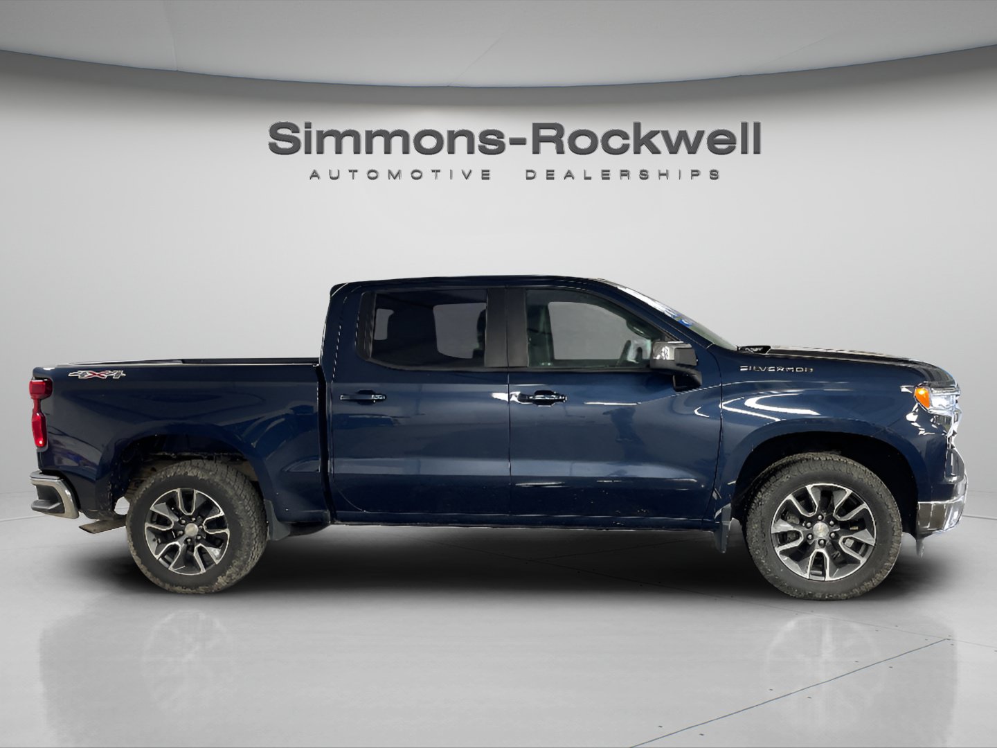 Used 2022 Chevrolet Silverado 1500 LT AWD/4WD image 6
