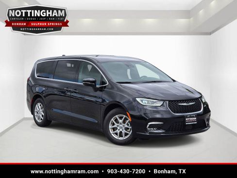 Used 2025 Chrysler Pacifica Select FWD image 1