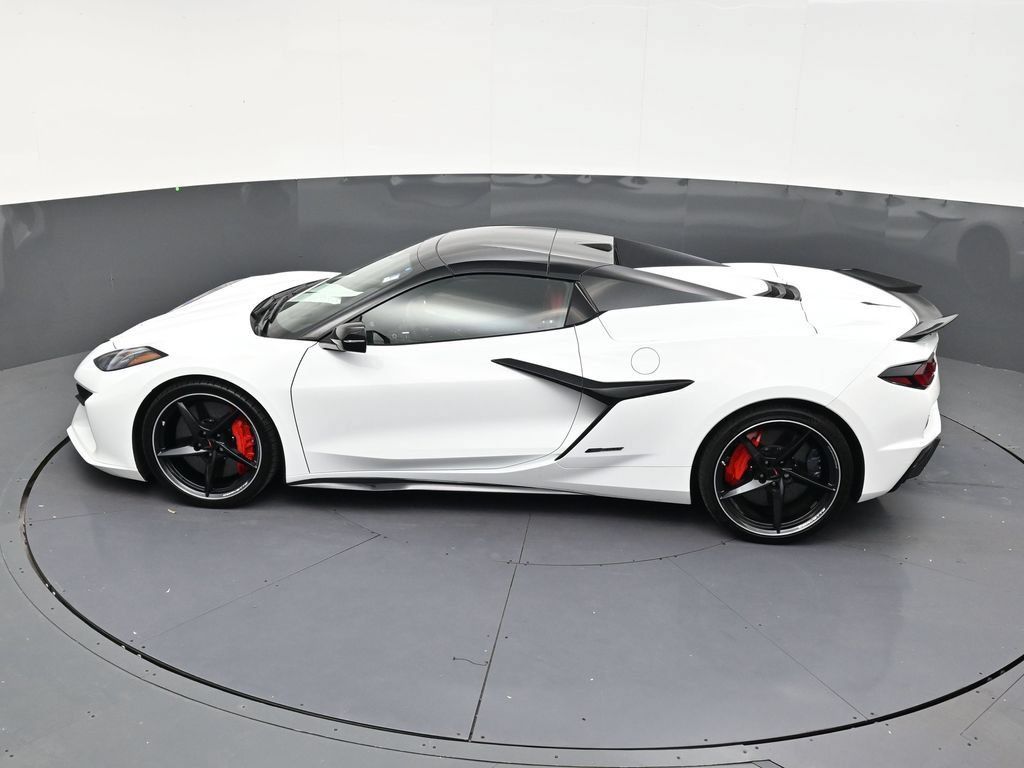 Used 2025 Chevrolet Corvette E-Ray AWD/4WD image 13