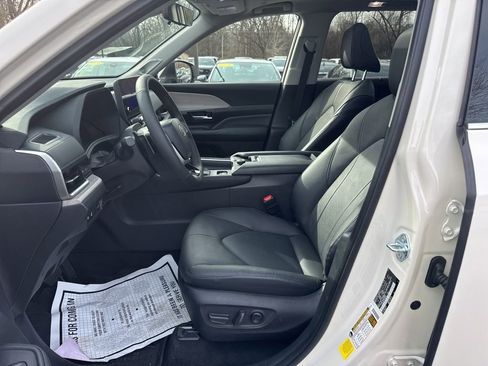 Used 2024 Toyota Grand Highlander Platinum image 23