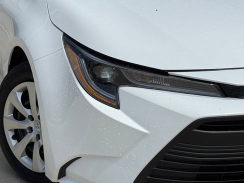 Used 2026 Toyota Corolla LE FWD image 3