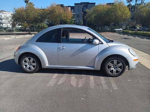 Used 2007 Volkswagen Beetle Coupe w/ Package 1 image 4