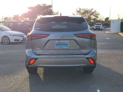 Used 2021 Toyota Highlander Platinum image 12