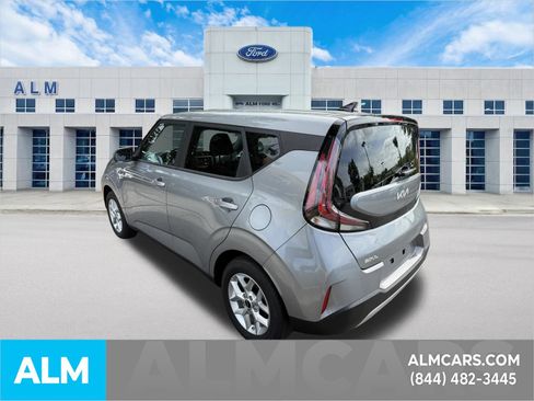 Used 2025 Kia Soul LX w/ LX Technology Package FWD image 9