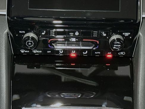 New 2025 Jeep Grand Cherokee L Altitude image 10