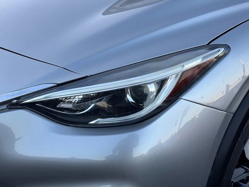 Used 2017 INFINITI QX30 AWD image 11
