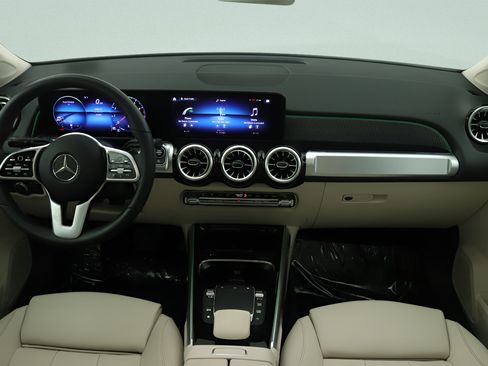 Used 2023 Mercedes-Benz GLB 250 4MATIC image 7