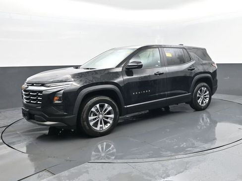 Used 2025 Chevrolet Equinox LT AWD/4WD image 2
