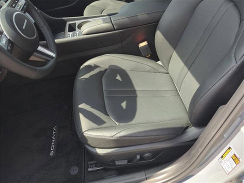Certified 2025 Hyundai Sonata Limited FWD image 4