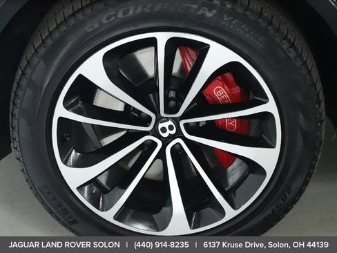 Used 2022 Bentley Bentayga image 37