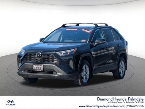 Used 2022 Toyota RAV4 XLE w/ Convenience Package FWD image 3