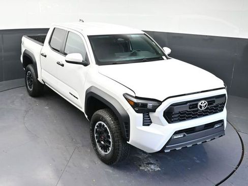 Used 2024 Toyota Tacoma TRD Off-Road AWD/4WD image 30