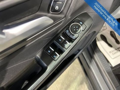 Used 2025 Ford Escape SE w/ Class II Trailer Tow Package image 12