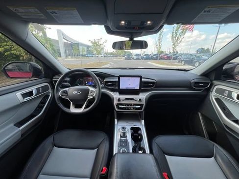 Used 2024 Ford Explorer XLT w/ Equipment Group 202A AWD/4WD image 19