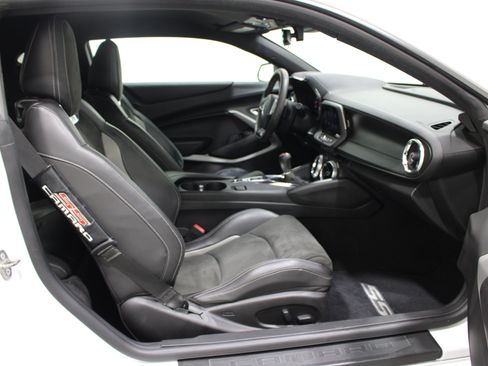 Used 2020 Chevrolet Camaro SS RWD image 25