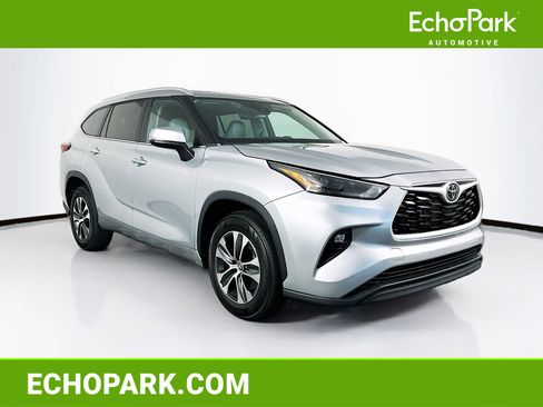Used 2023 Toyota Highlander XLE FWD image 1