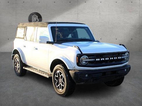 Used 2024 Ford Bronco Outer Banks image 3