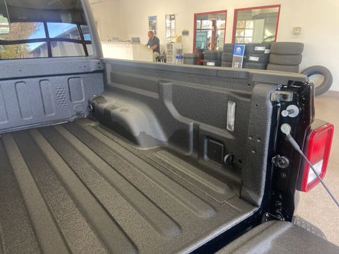 New 2025 Jeep Gladiator Sport image 11