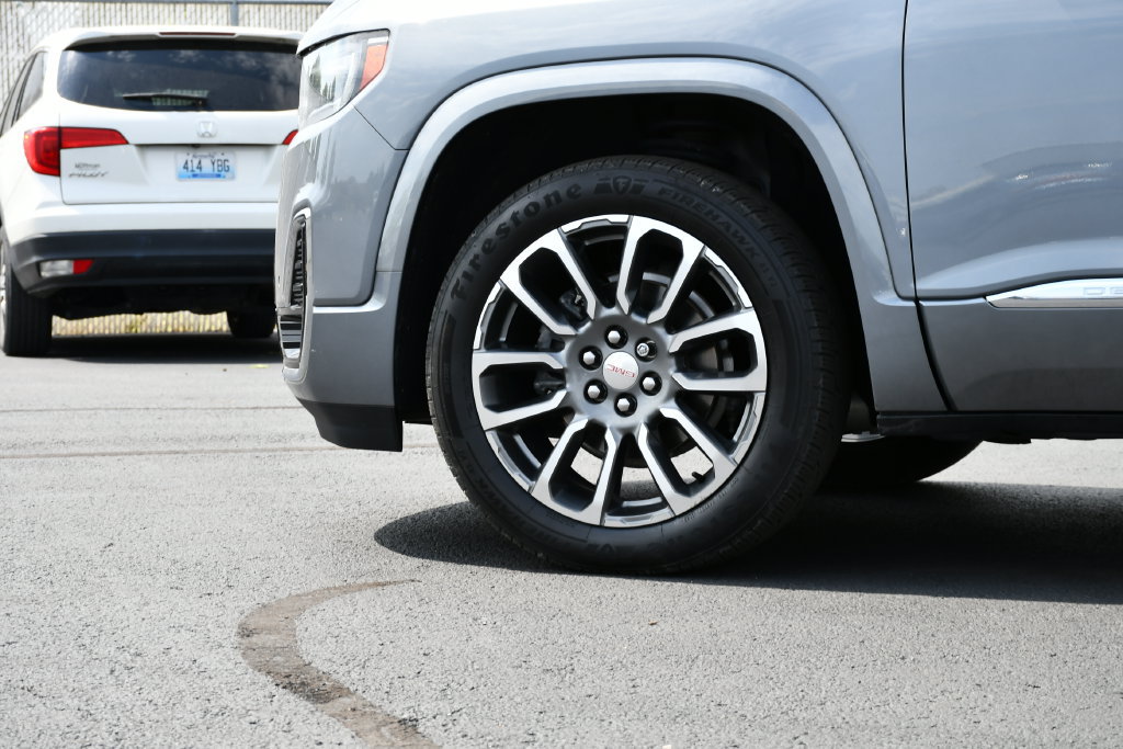 Used 2021 GMC Acadia Denali w/ Denali Technology Package FWD image 12