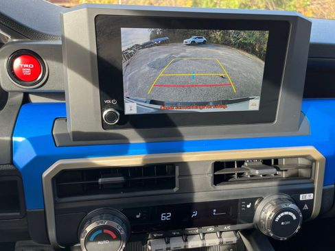 Used 2025 Toyota Tacoma TRD Off-Road image 17