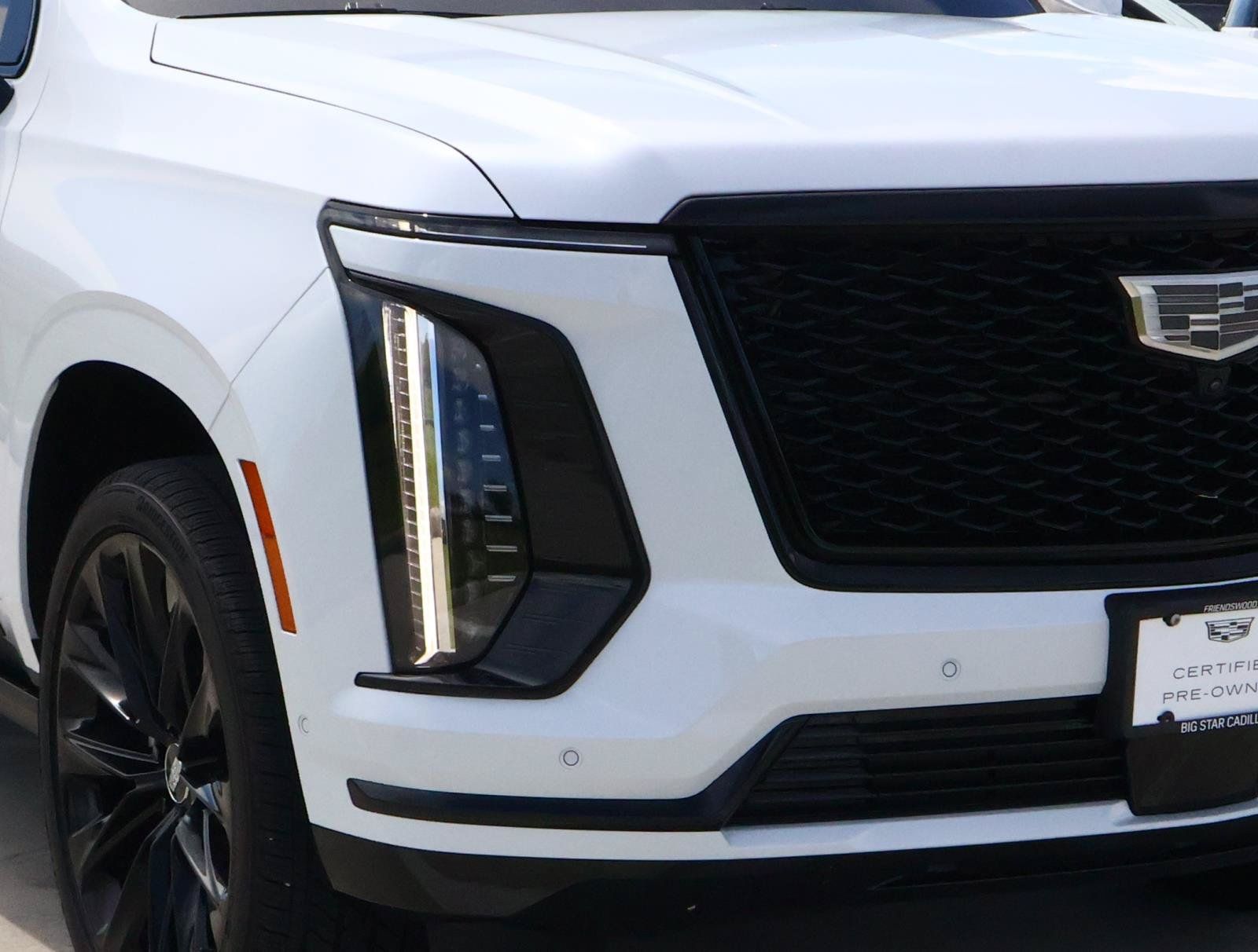 Certified 2026 Cadillac Escalade ESV Platinum Sport w/ LPO, ONYX Package AWD/4WD image 9