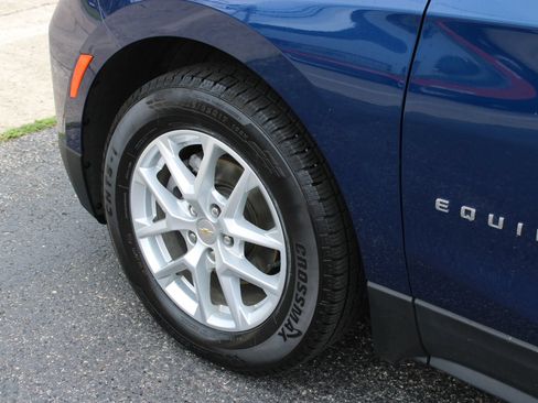 Used 2022 Chevrolet Equinox LS w/ LS Convenience Package FWD image 11