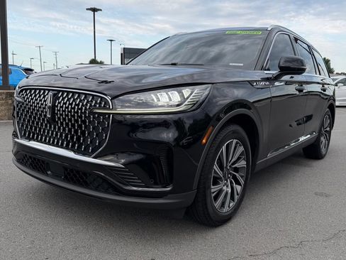 Used 2025 Lincoln Aviator 2WD image 3