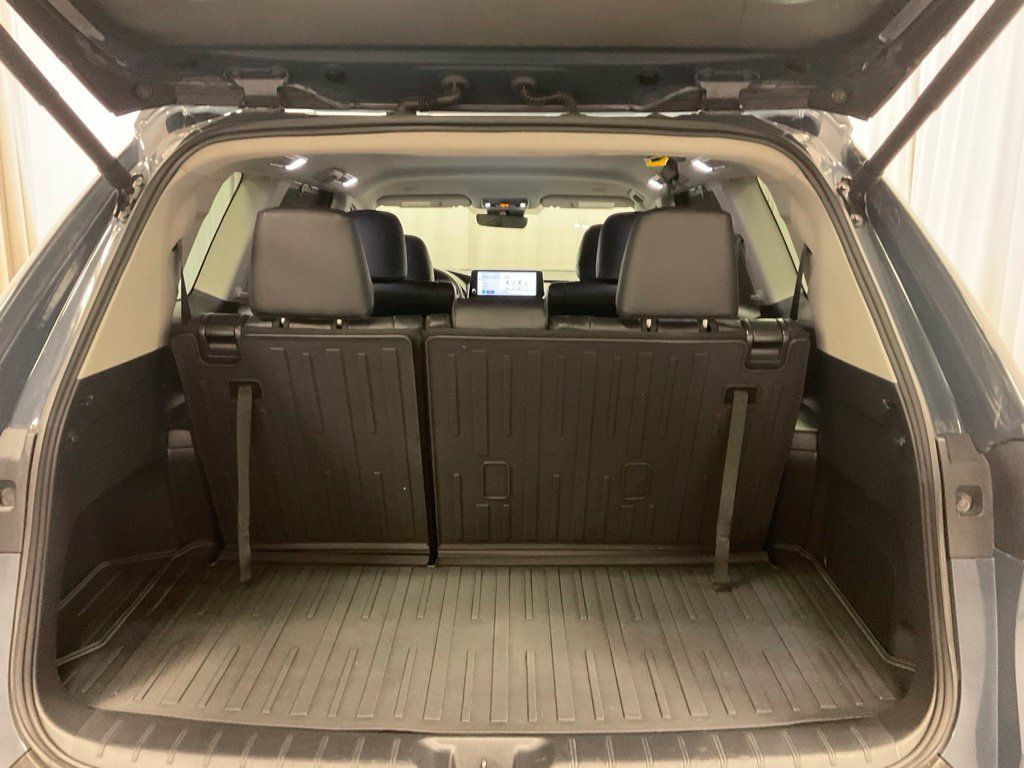 Used 2025 Toyota Grand Highlander AWD image 9