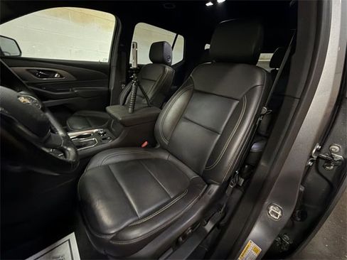 Used 2023 Chevrolet Traverse LT w/ Rear Camera Mirror Package image 11
