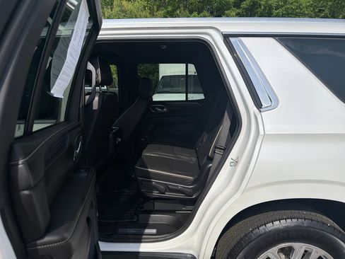 Certified 2023 GMC Yukon SLT w/ SLT Luxury Package AWD/4WD image 24