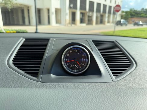 Used 2020 Porsche Macan image 30