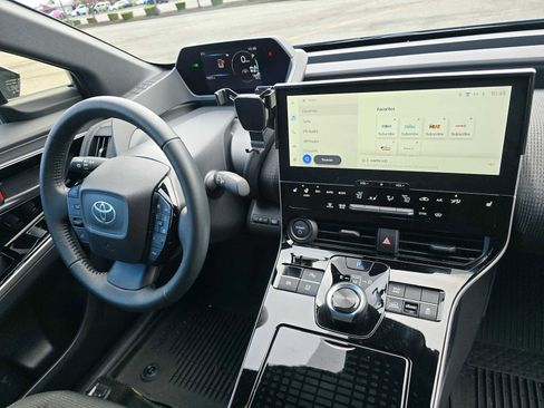 Used 2024 Toyota bZ4X XLE w/ Weather Package image 10