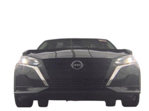 Used 2023 Nissan Altima 2.5 SV w/ SV Premium Package AWD/4WD image 3