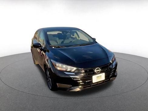 Used 2025 Nissan Versa SV image 3